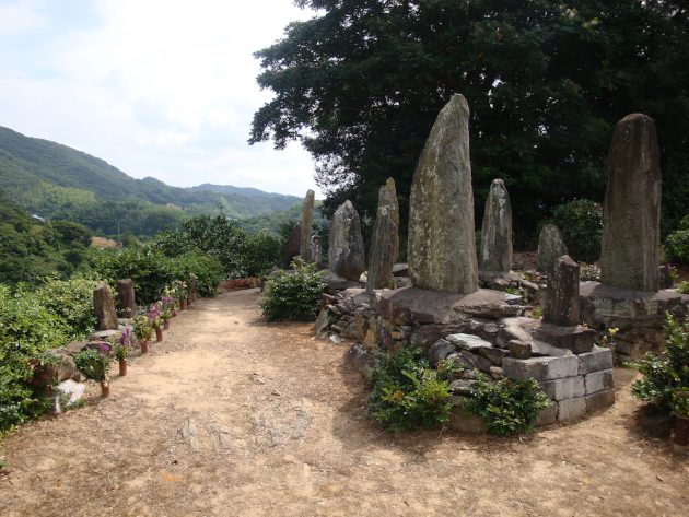 kumano kodo grave shrine