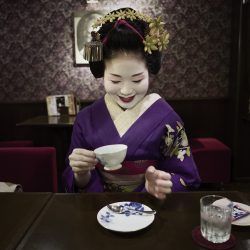 The English-speaking maiko Tomitsuyu of Tomikiku Teahouse, Gion Higashi